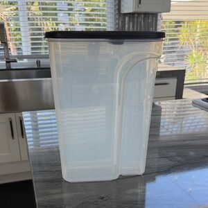 Rubbermaid Cereal Storage Container with Lid